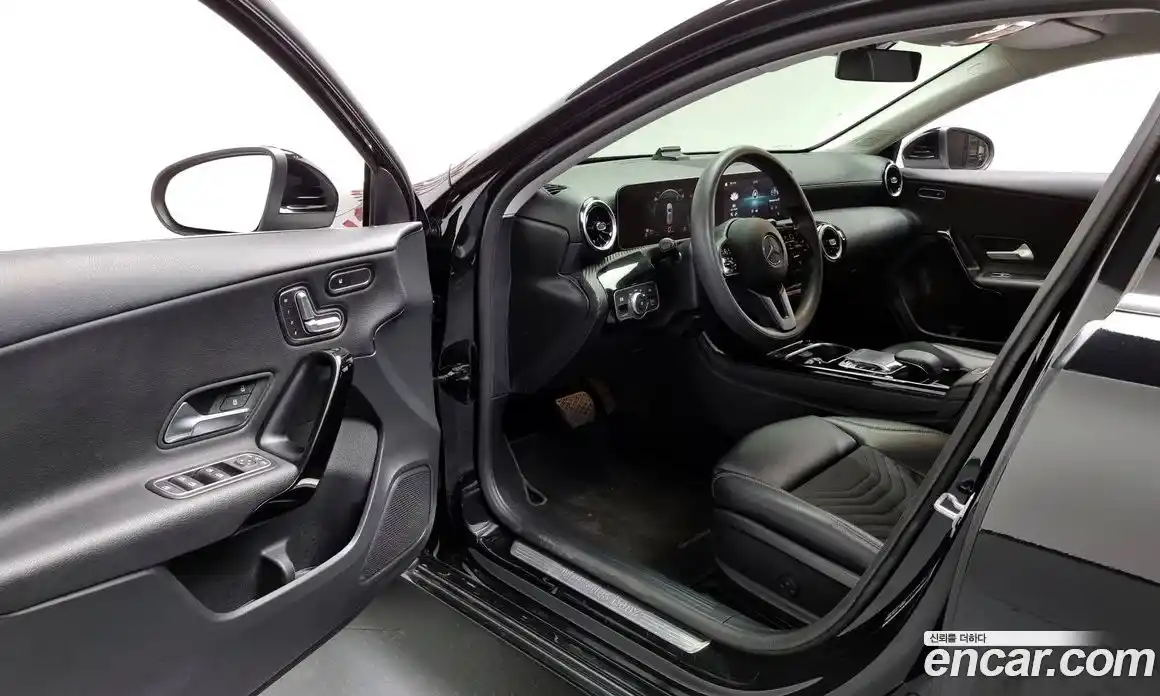 Mercedes-Benz A-Class 2019 2.0 Автомат в Москве № 161170, фото 15