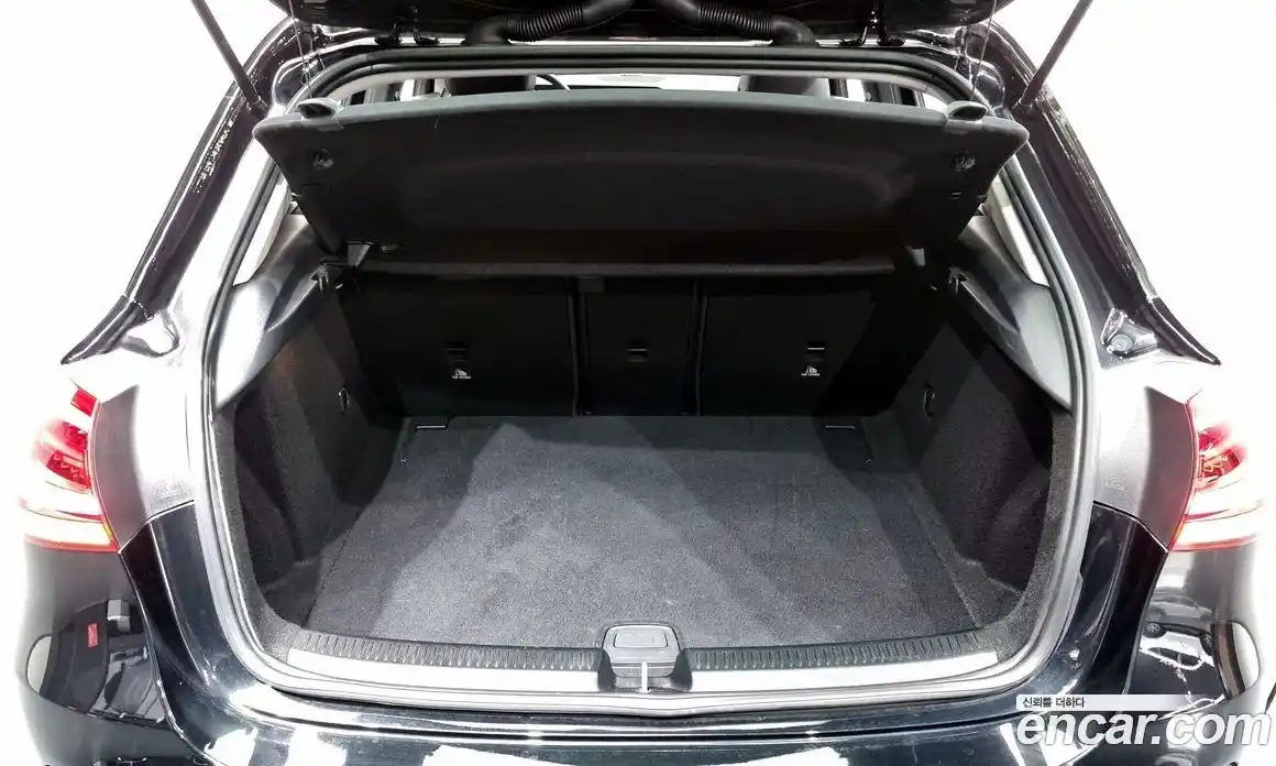 Mercedes-Benz A-Class 2019 2.0 Автомат в Москве № 161170, фото 17