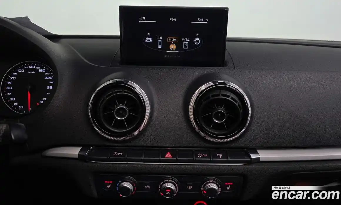 Audi A3 2015 1.6 Автомат в Москве № 163900, фото 16