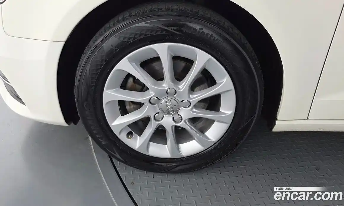 Audi A3 2015 1.6 Автомат в Москве № 163900, фото 3