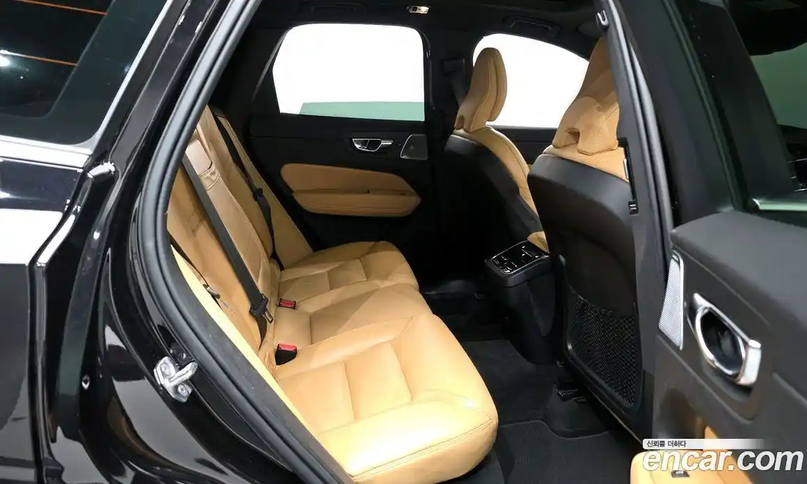 Volvo XC60 2021 2.0 Автомат в Москве № 164427, фото 20