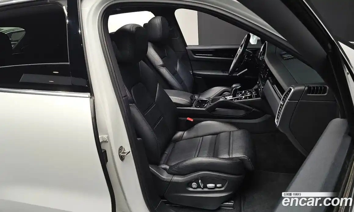 Porsche Cayenne 2021 3.0 Автомат в Москве № 165156, фото 17