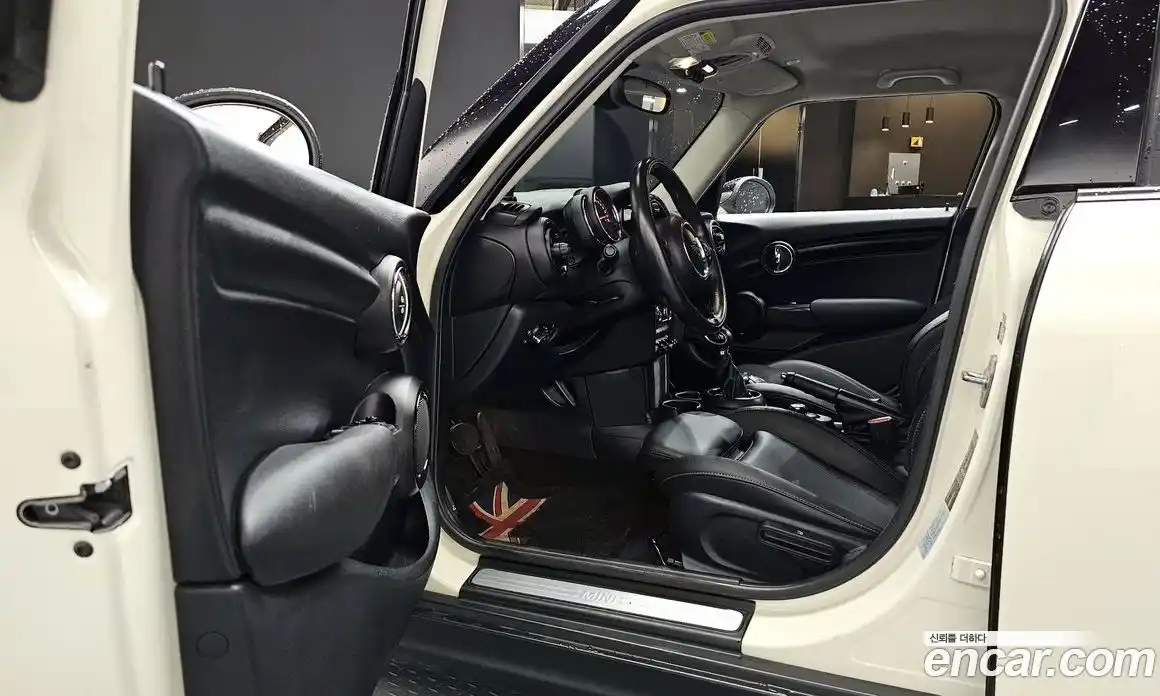 Mini Cooper 2019 1.5 Автомат в Москве № 167319, фото 17