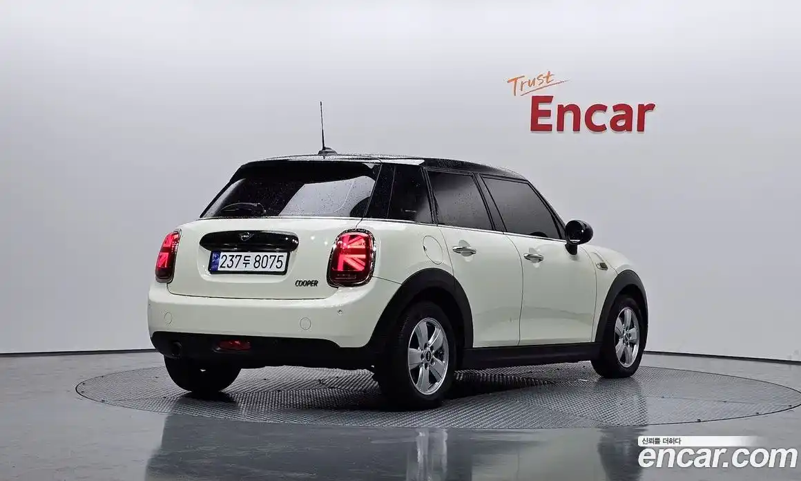 Mini Cooper 2019 1.5 Автомат в Москве № 167319, фото 18