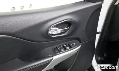 Jeep Cherokee 2017 2.4 Автомат в Москве № 169819, миниатюра 4