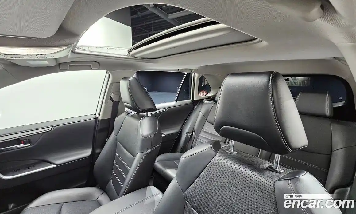 Toyota RAV4 2022 2.5 Автомат в Москве № 170304, фото 4