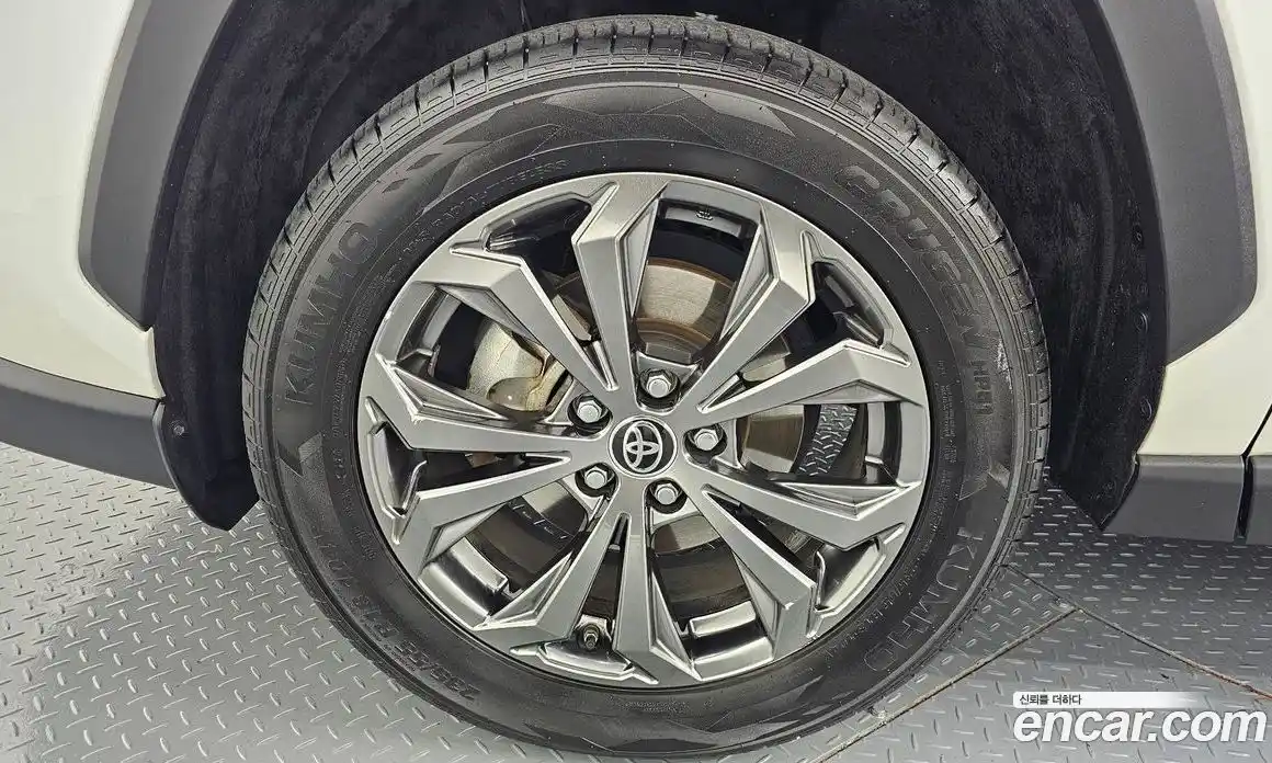 Toyota RAV4 2022 2.5 Автомат в Москве № 170304, фото 6