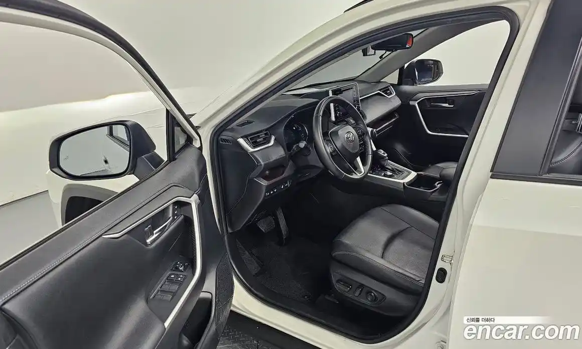 Toyota RAV4 2022 2.5 Автомат в Москве № 170304, фото 7