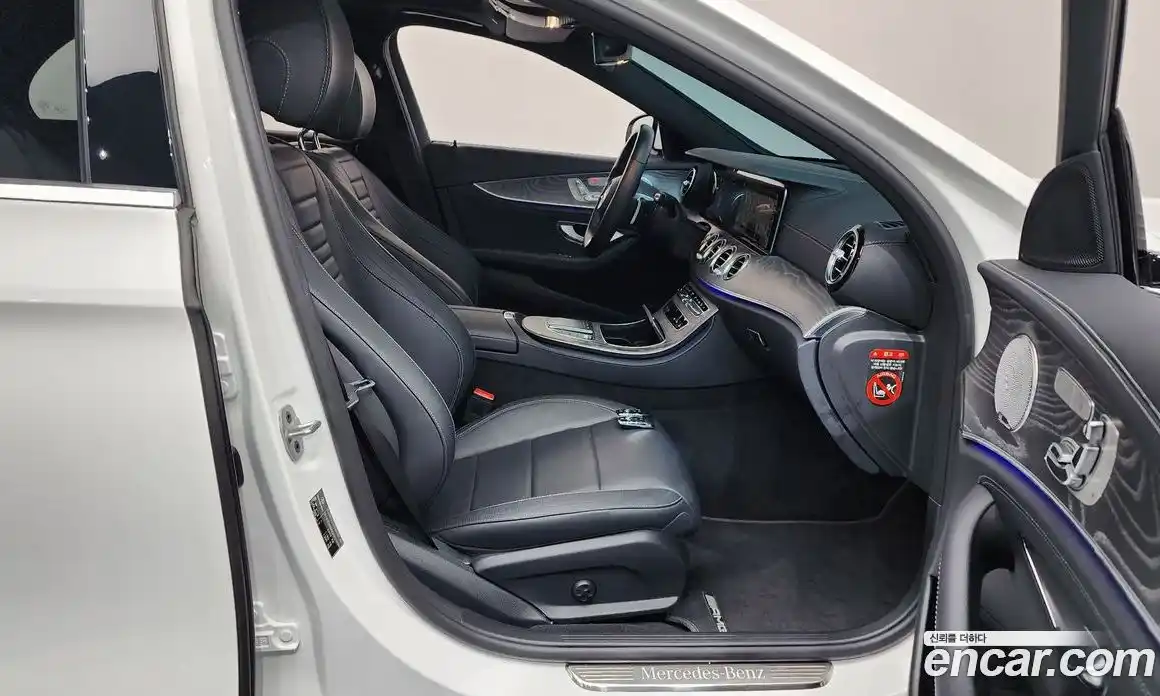 Mercedes-Benz E-Class 2021 2.0 Автомат в Москве № 178732, фото 3