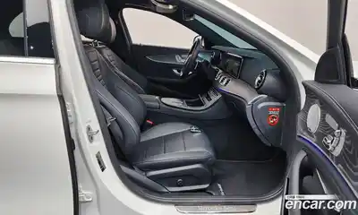 Mercedes-Benz E-Class 2021 2.0 Автомат в Москве № 178732, миниатюра 3