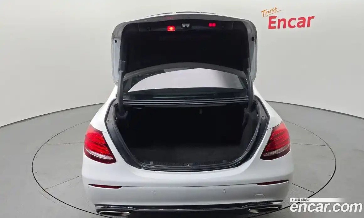 Mercedes-Benz E-Class 2017 2.0 Автомат в Москве № 195402, фото 18