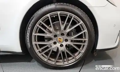 Porsche Panamera, 2023