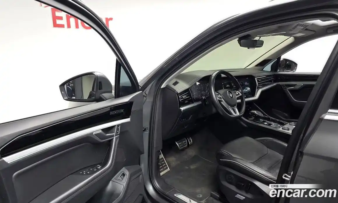 Volkswagen Touareg 2020 4.0 Автомат в Москве № 199221, фото 17