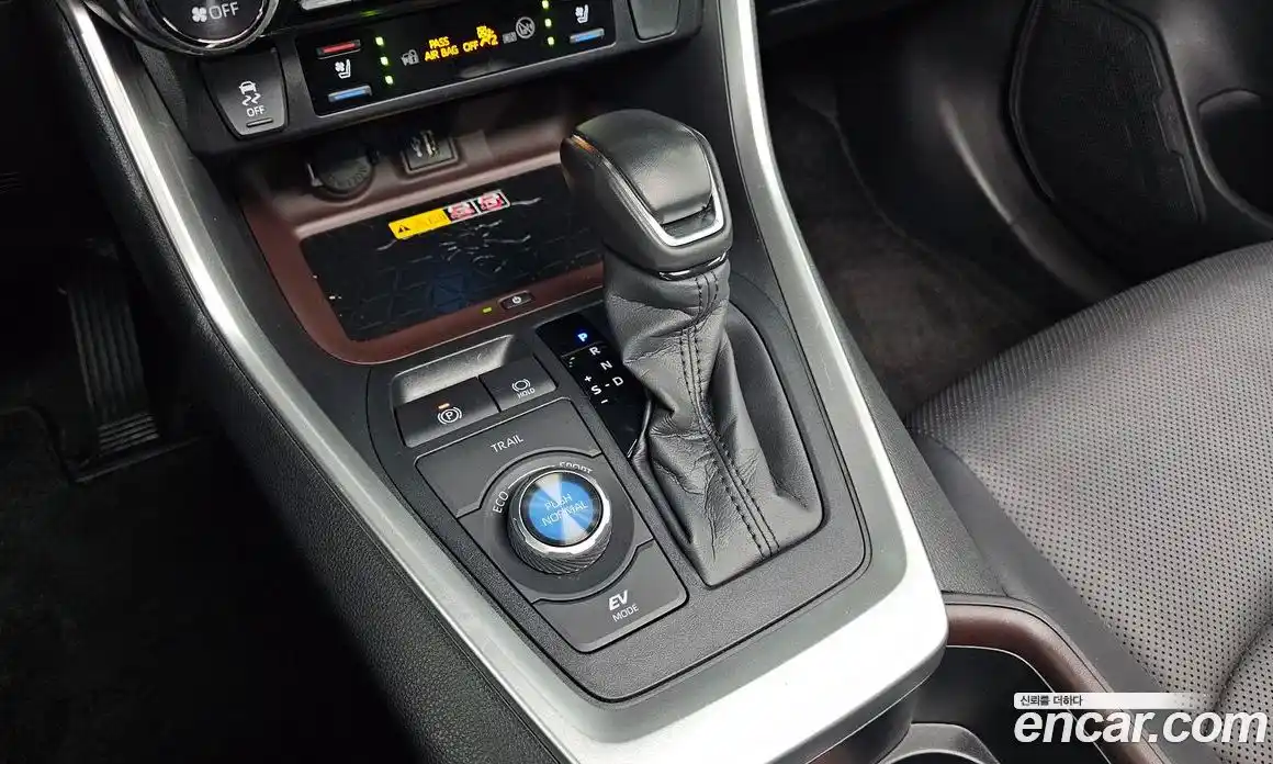 Toyota RAV4 2024 2.5 Автомат в Москве № 199557, фото 13