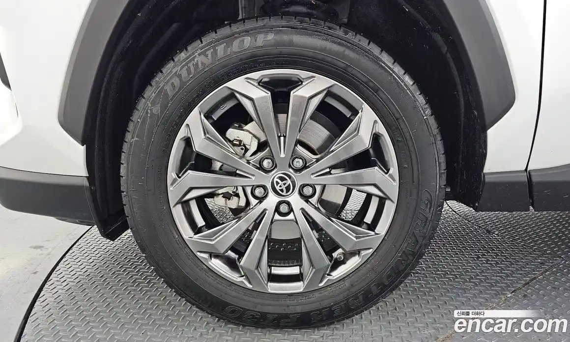 Toyota RAV4 2024 2.5 Автомат в Москве № 199557, фото 14