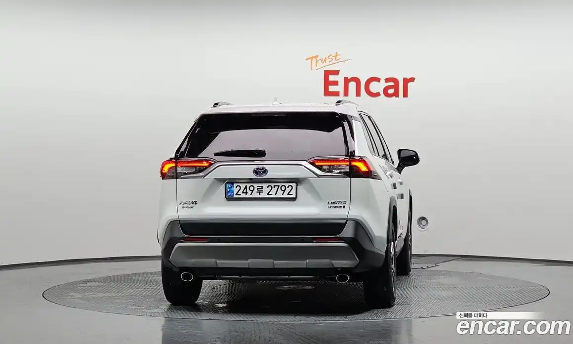 Toyota RAV4 2024 2.5 Автомат в Москве № 199557, фото 15