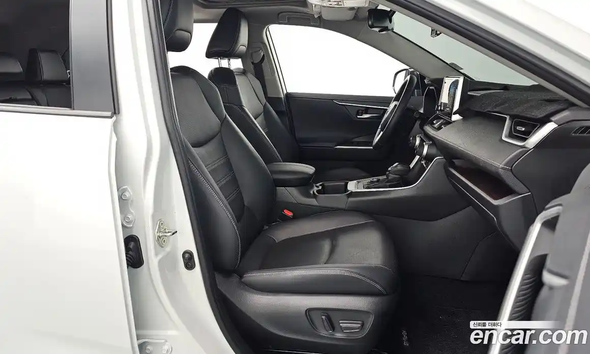 Toyota RAV4 2024 2.5 Автомат в Москве № 199557, фото 18