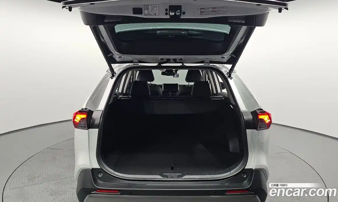 Toyota RAV4 2024 2.5 Автомат в Москве № 199557, фото 9