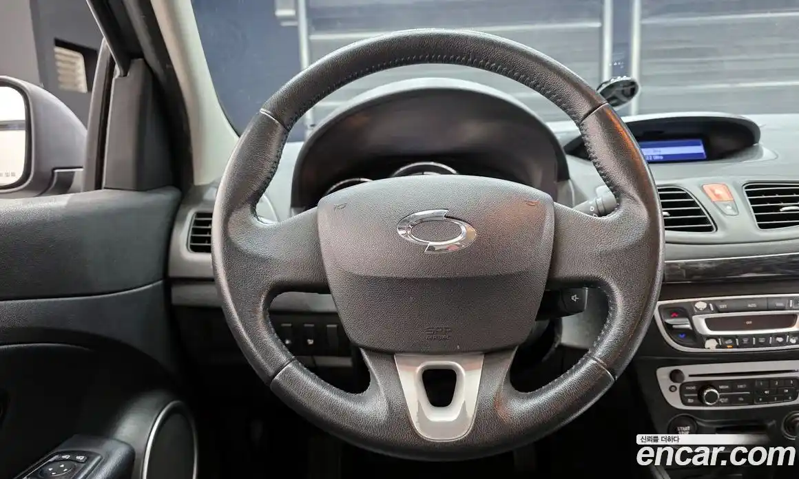 Renault SM3 2015 1.6 Автомат в Москве № 207574, фото 15