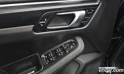 Porsche Macan 2015 2.0 Автомат в Москве № 213232, миниатюра 9