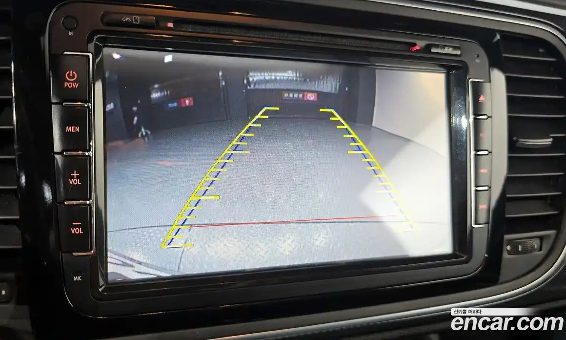 Volkswagen Beatle 2013 2.0 Автомат в Москве № 215059, фото 12