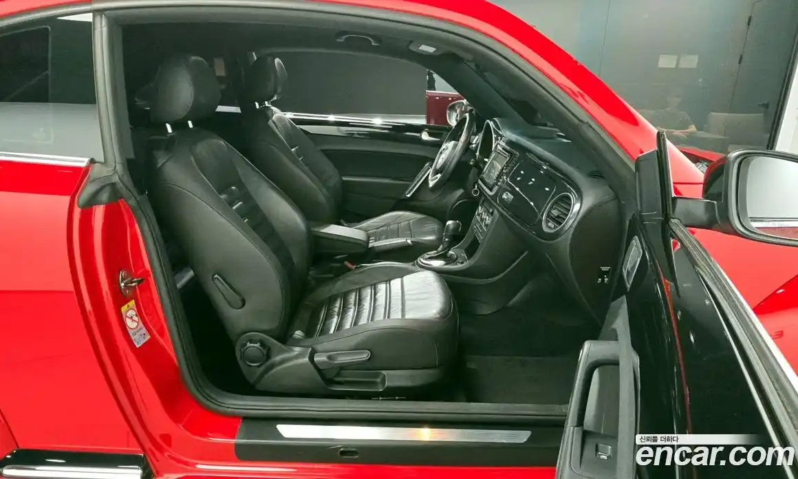 Volkswagen Beatle 2013 2.0 Автомат в Москве № 215059, фото 19