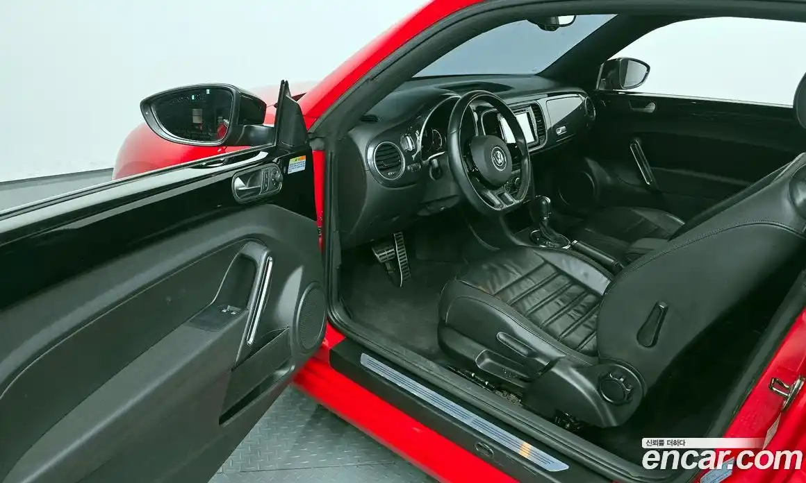 Volkswagen Beatle 2013 2.0 Автомат в Москве № 215059, фото 4