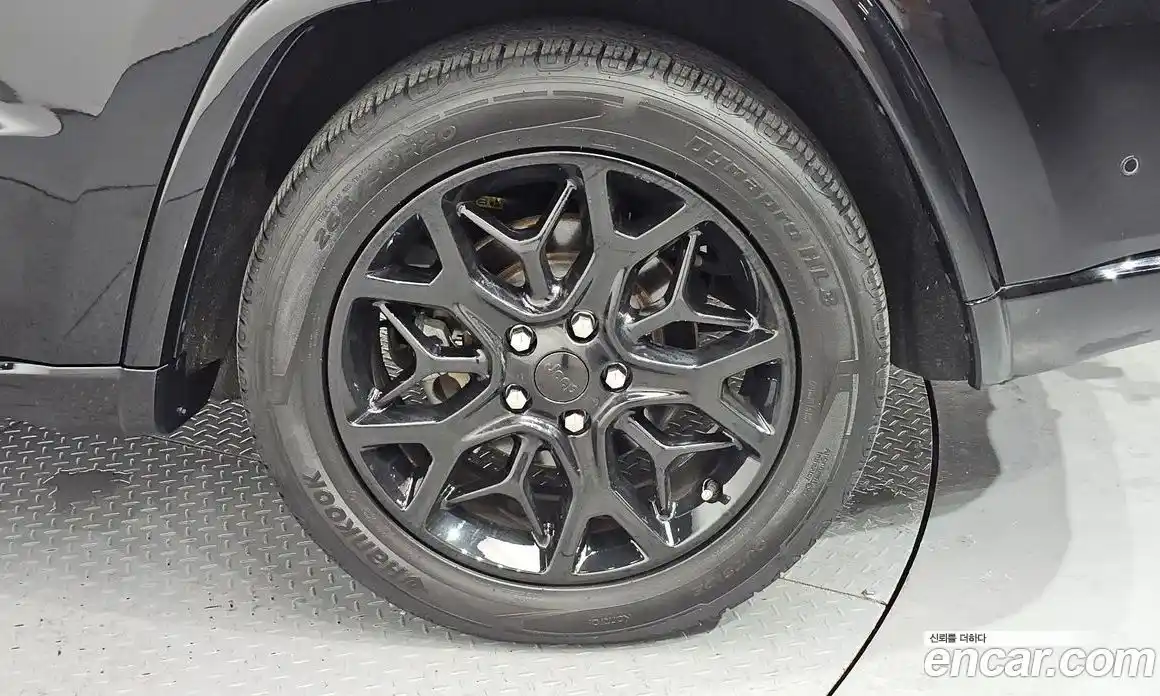 Jeep Cherokee 2019 3.6 Автомат в Москве № 232611, фото 7