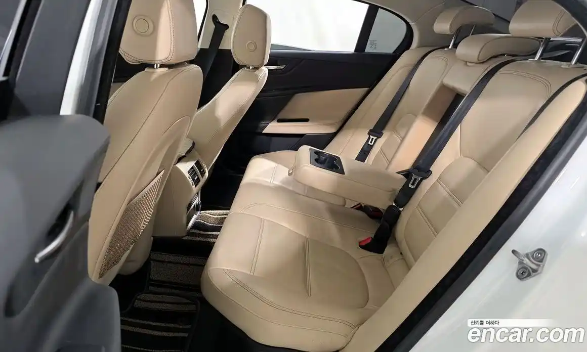 Jaguar XE 2016 2.0 Автомат в Москве № 320077, фото 19