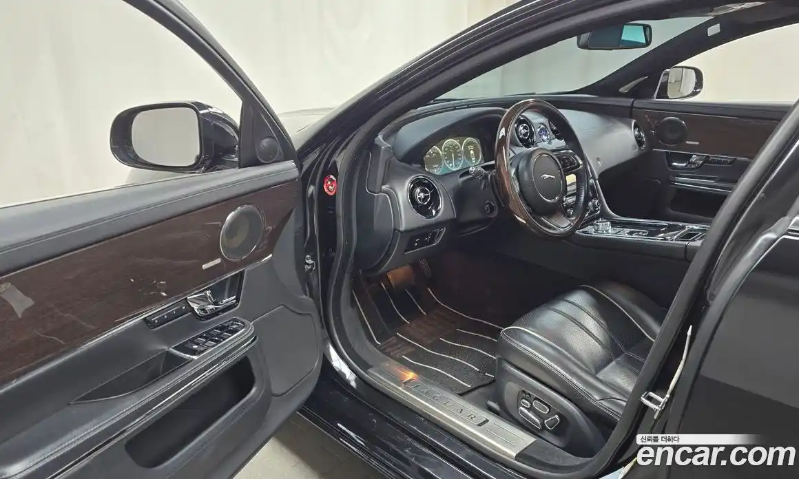 Jaguar XJ 2011 5.0 Автомат в Москве № 320216, фото 11