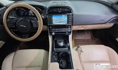 Jaguar XE, 2016