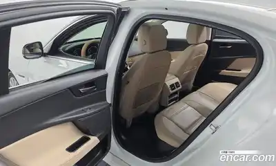 Jaguar XE 2016 2.0 Автомат в Москве № 335825, миниатюра 11