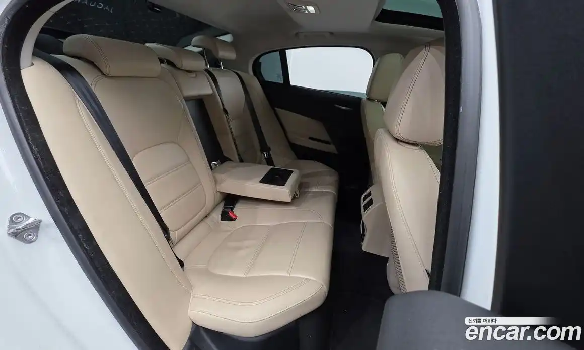 Jaguar XE 2016 2.0 Автомат в Москве № 335825, фото 16