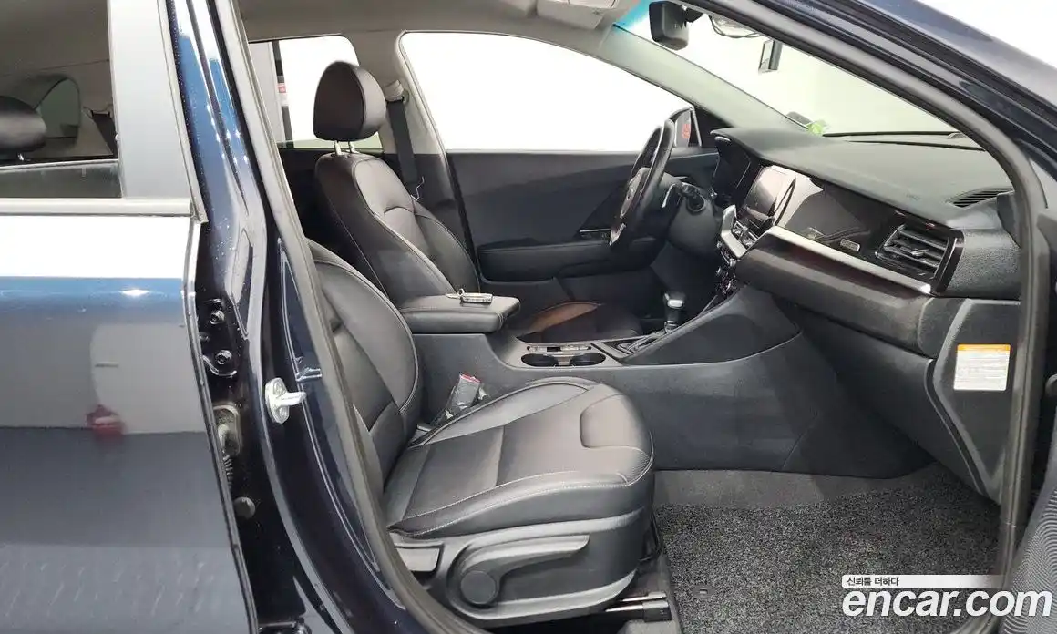 Kia Niro 2020 1.6 Автомат в Москве № 51880, фото 18