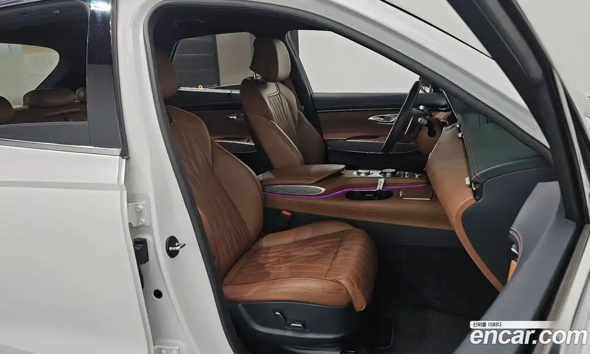 Genesis GV70 2023 2.5 Автомат в Москве № 117679, фото 13