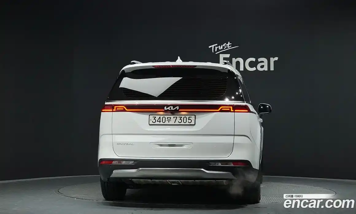 Kia Canival 2023 3.5 Автомат в Москве № 121303, фото 20