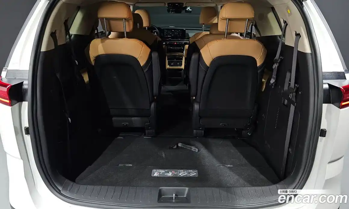 Kia Canival 2023 3.5 Автомат в Москве № 121303, фото 2