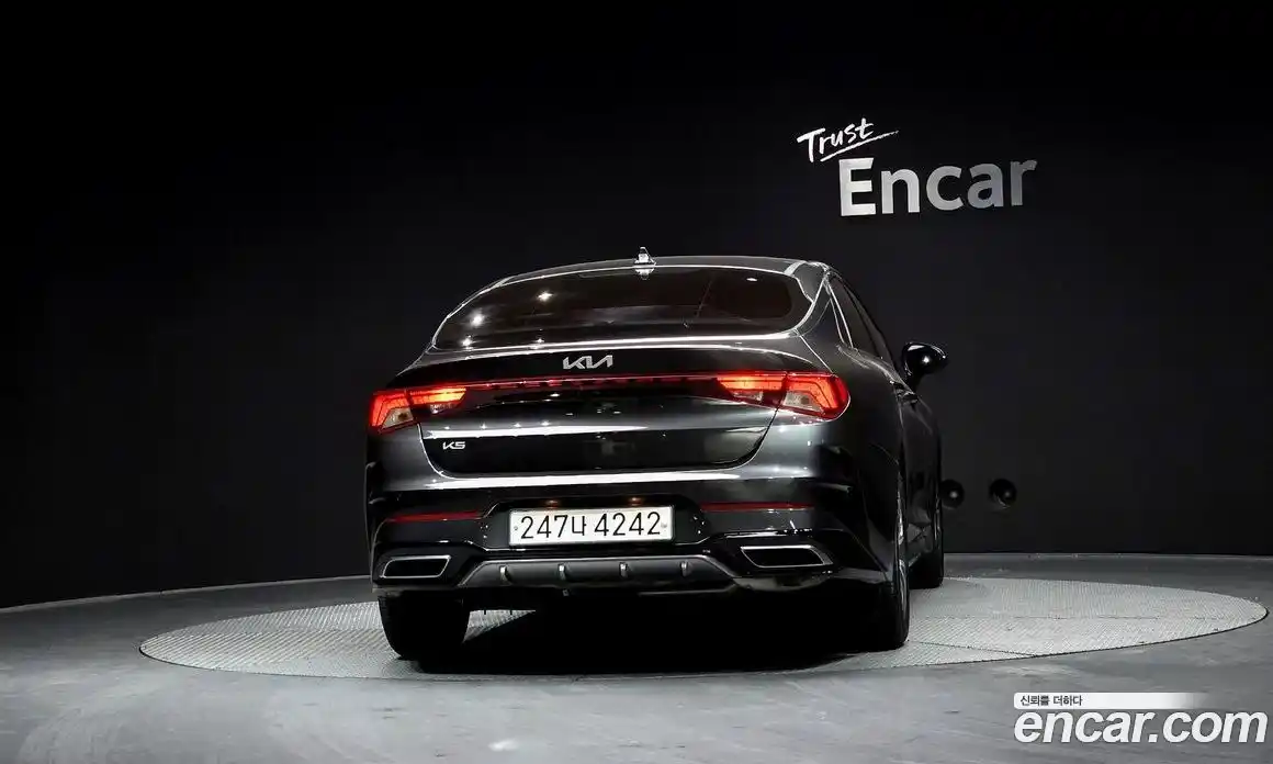 Kia K5 2023 2.0 Автомат в Москве № 123965, фото 1