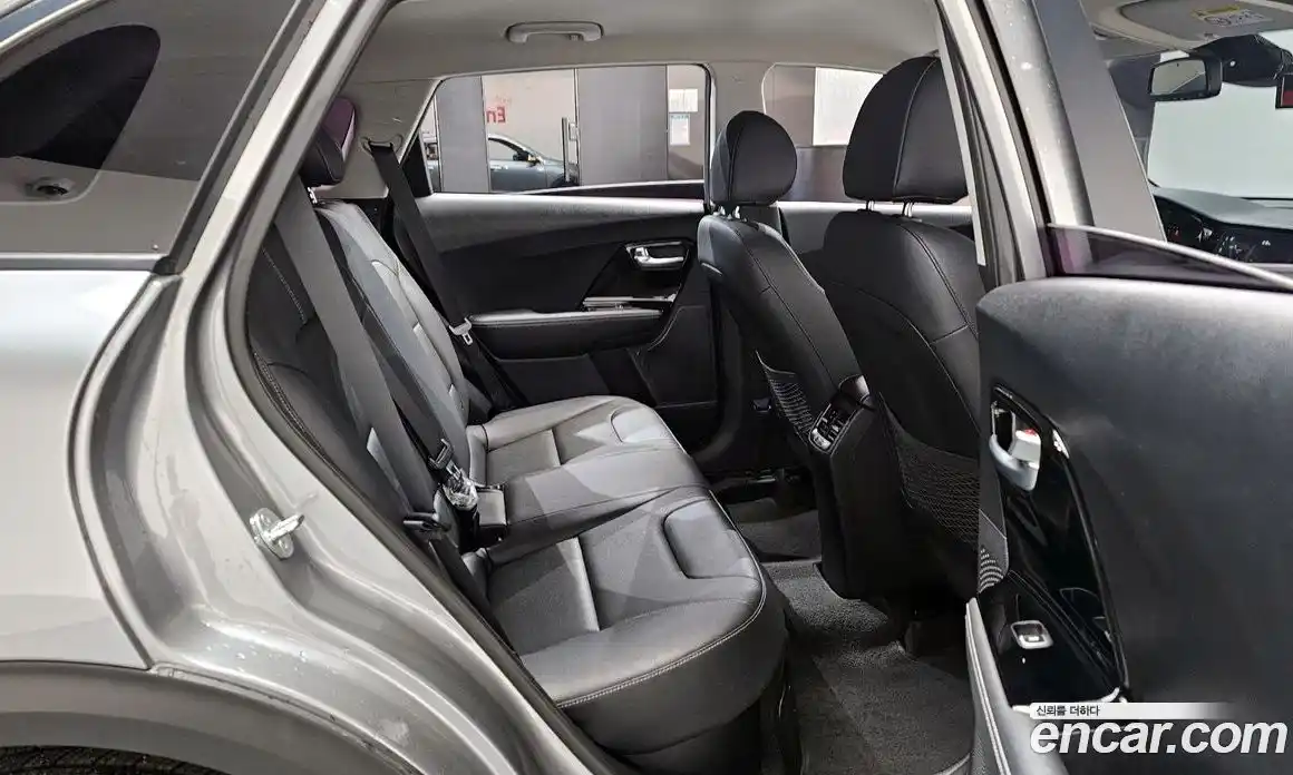 Kia Niro 2020 1.6 Автомат в Москве № 134080, фото 4