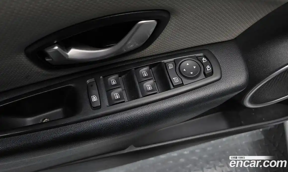 Renault SM3 2018 1.6 Автомат в Москве № 147667, фото 17