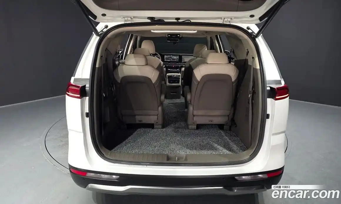 Kia Canival 2023 3.5 Автомат в Москве № 15696, фото 10