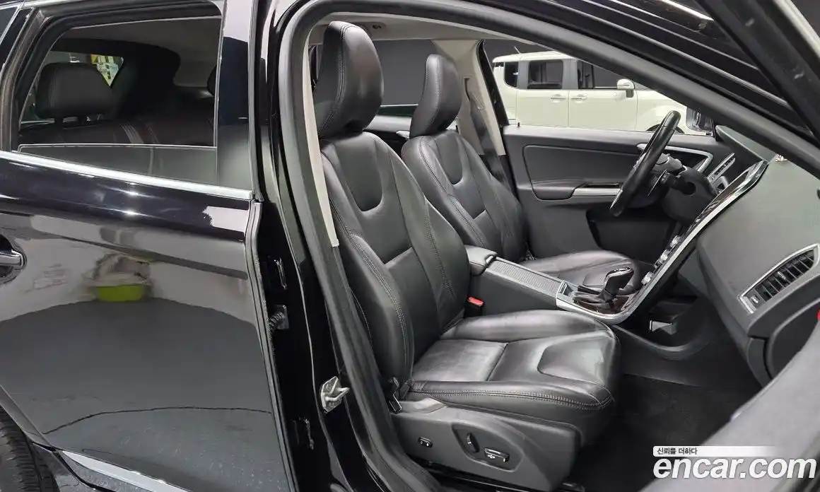 Volvo XC60 2017 2.0 Автомат в Москве № 164666, фото 16