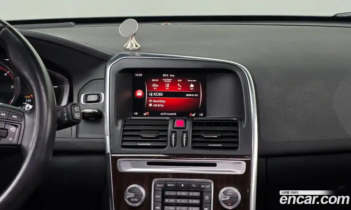 Volvo XC60 2017 2.0 Автомат в Москве № 164666, фото 3