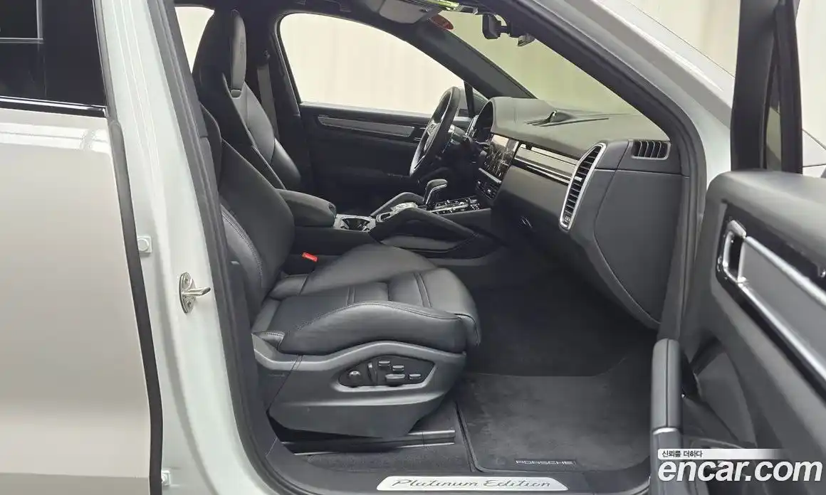 Porsche Cayenne 2023 3.0 Автомат в Москве № 165083, фото 15