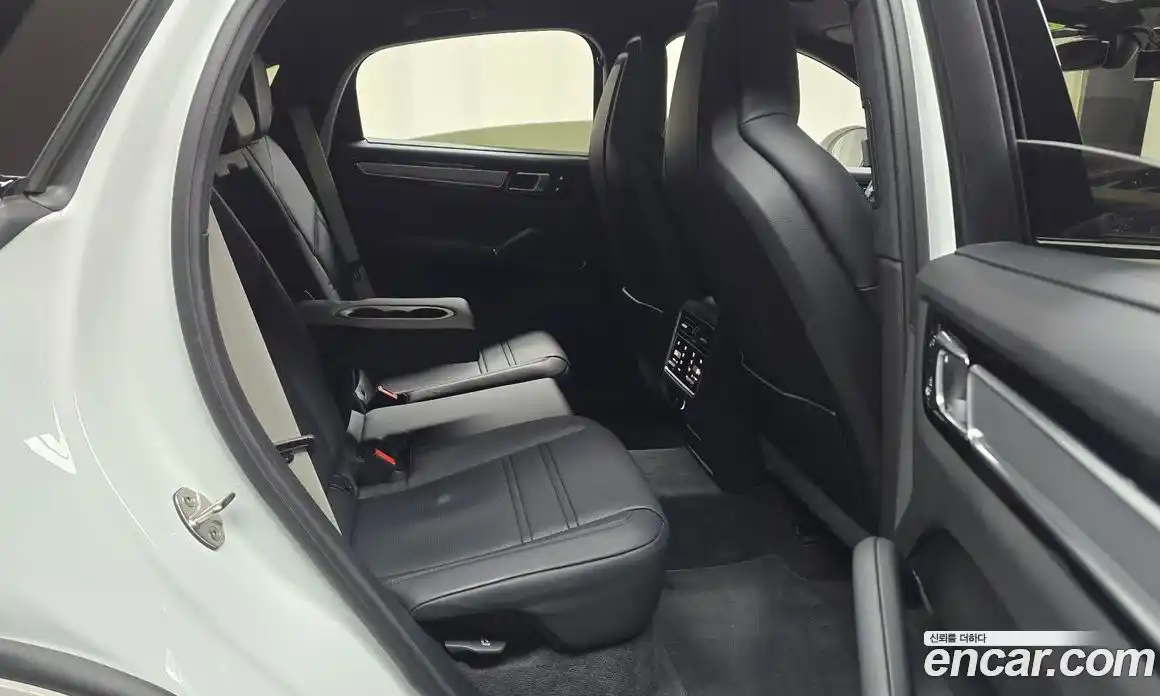 Porsche Cayenne 2023 3.0 Автомат в Москве № 165083, фото 16