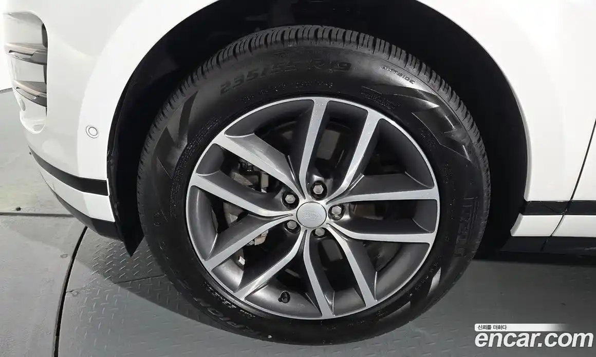 Land Rover Range-Rover Evoque 2024 2.0 Автомат в Москве № 165956, фото 13