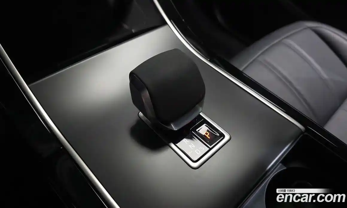 Land Rover Range-Rover Evoque 2024 2.0 Автомат в Москве № 165956, фото 4