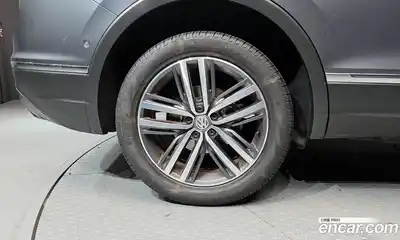 Volkswagen Tiguan 2020 2.0 Автомат в Москве № 169038, миниатюра 3