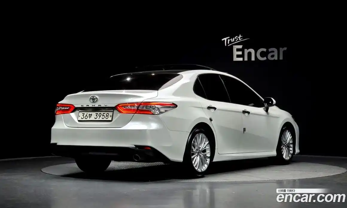 Toyota Camry 2019 2.5 Автомат в Москве № 170244, фото 3