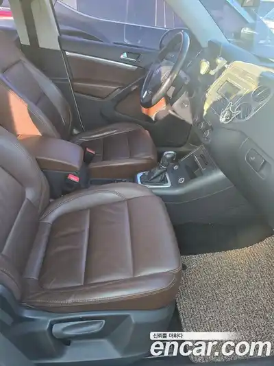 Volkswagen Tiguan 2015 2.0 Автомат в Москве № 182410, миниатюра 2